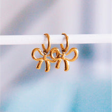 Lade das Bild in den Galerie-Viewer, Edelstahl -Reifenohrringe mit Bug