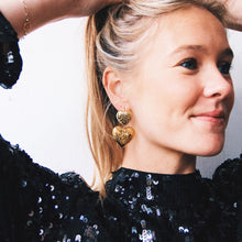 Lade das Bild in den Galerie-Viewer, Statement-Ohrringe mit verarbeiteten Herzen