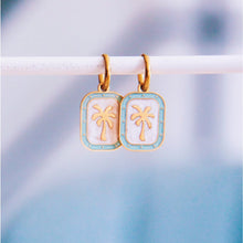 Lade das Bild in den Galerie-Viewer, Ohrringe aus rostfreiem Stahl mit Palmenbild - Mutter von Perle/Minze