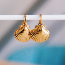 Lade das Bild in den Galerie-Viewer, Edelstahl -Reifenohrringe mit Muschel