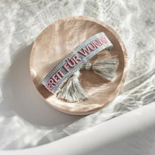 Lade das Bild in den Galerie-Viewer, Armband mit Schriftzug
