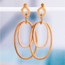 Lade das Bild in den Galerie-Viewer, Aussageohrringe mit ovalen Anhängern