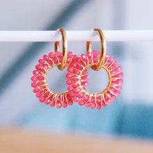 Lade das Bild in den Galerie-Viewer, Ohrring mit rundem Facettenanhänger - Fuchsia