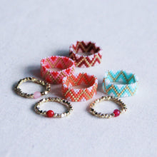 Lade das Bild in den Galerie-Viewer, Webenring Zickzack - Mint/Weiß