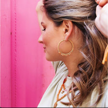 Lade das Bild in den Galerie-Viewer, Runde Reifenohrringe mit Facetten und Miyukis - Nacktmischung