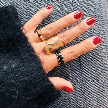 Lade das Bild in den Galerie-Viewer, Statement-Retro-gestreifter XL-Ring – Gold
