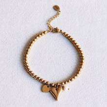 Lade das Bild in den Galerie-Viewer, Perlenarmband mit Herzen und Mini -Perle
