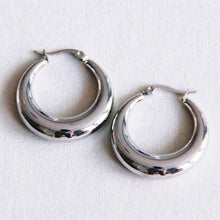 Lade das Bild in den Galerie-Viewer, EA509: Kreol aus Edelstahl 30 mm „breit“ - Silber
