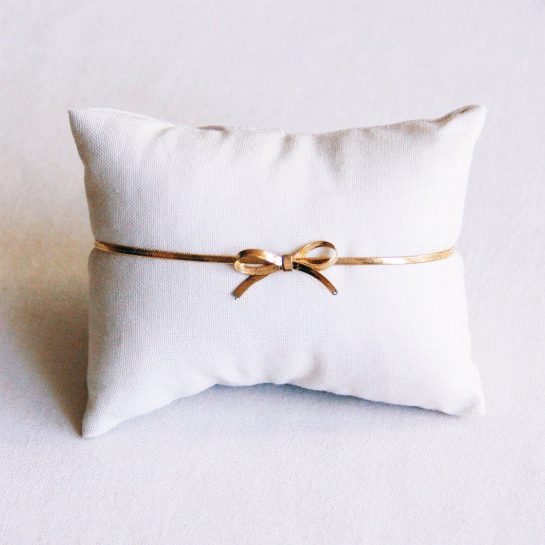 Flaches Schlangenarmband mit Schleife