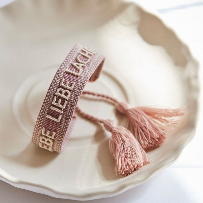Armband mit Schriftzug