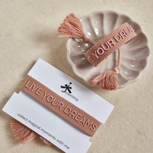 Lade das Bild in den Galerie-Viewer, Armband mit Schriftzug
