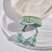 Lade das Bild in den Galerie-Viewer, Armband mit Schriftzug
