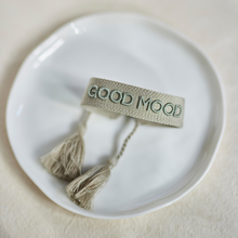 Lade das Bild in den Galerie-Viewer, Armband mit Schriftzug
