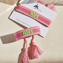 Lade das Bild in den Galerie-Viewer, Armband mit Schriftzug
