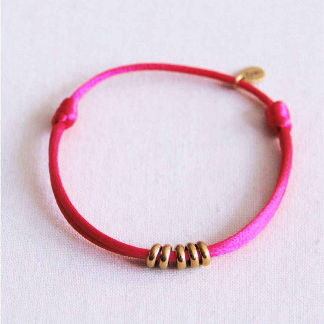 Satinarmband mit Ringen - Fuchsia/Gold