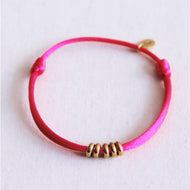 Satinarmband mit Ringen - Fuchsia/Gold