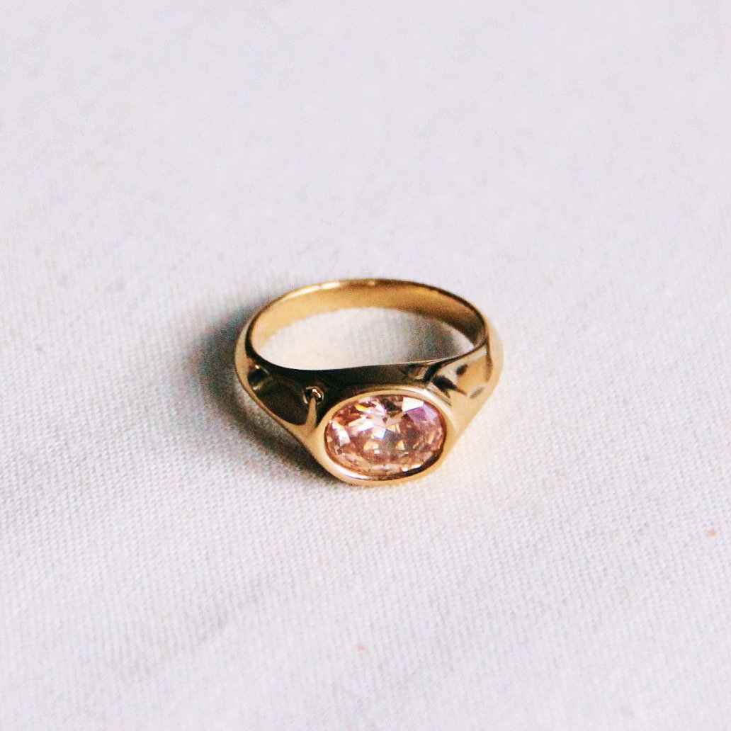Ring mit ovalem Kristallstein - Pfirsich