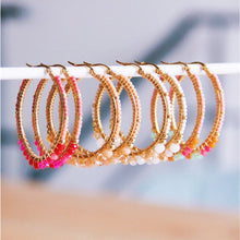 Lade das Bild in den Galerie-Viewer, Runde Reifenohrringe mit Facetten und Miyukis - Nacktmischung
