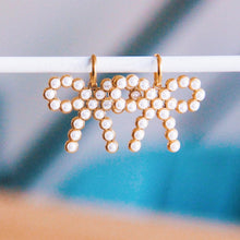 Lade das Bild in den Galerie-Viewer, Ohrringe aus Edelstahl mit Perlenbogen
